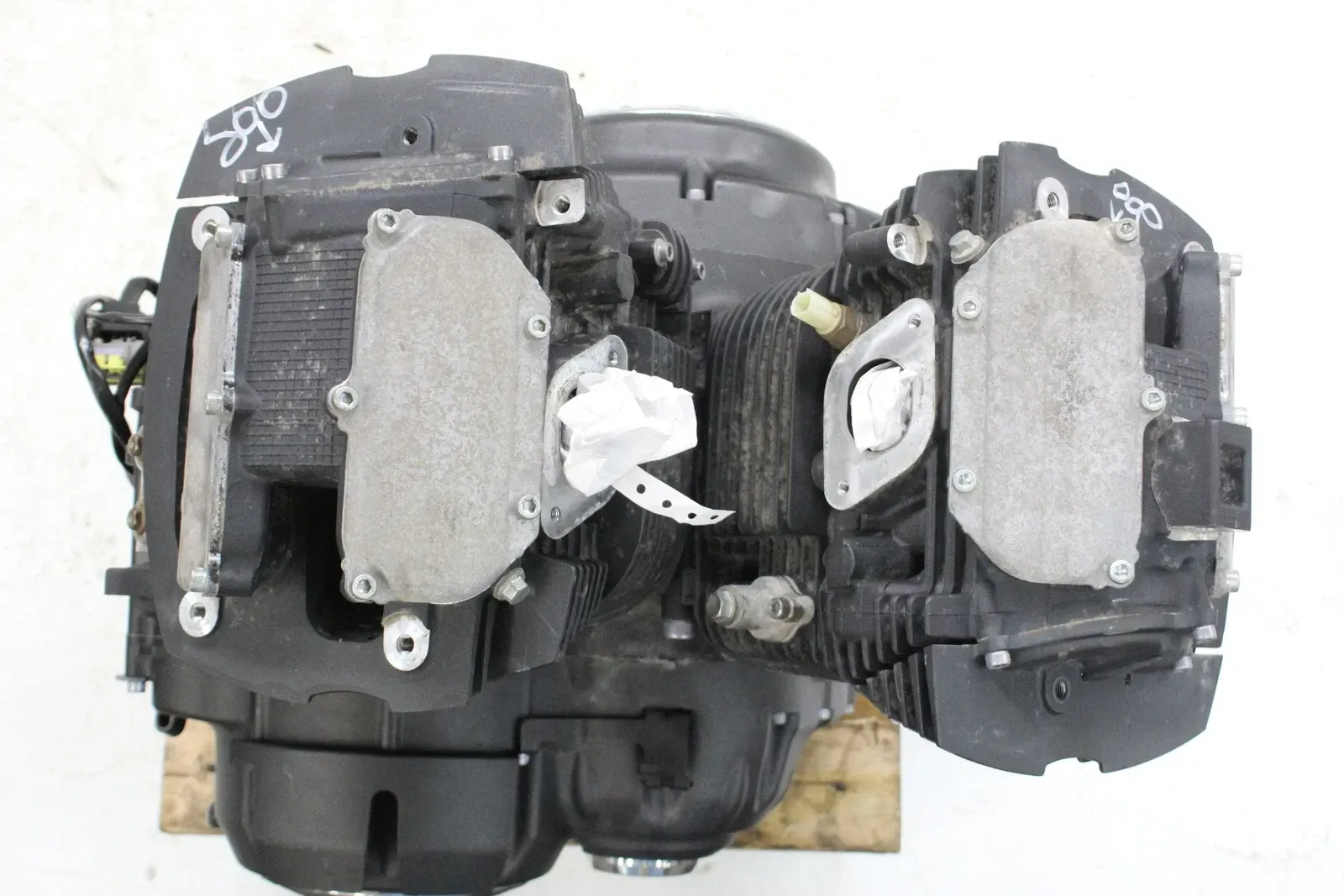 09-17 YAMAHA V STAR 950 XVS950 ENGINE MOTOR CYLINDER HEAD CASES *STRONG RUNNER*