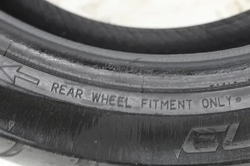 DUNLOP ELITE 4 180/60 R16 M/C 80H REAR BACK TIRE (TREAD:7/32NDS)