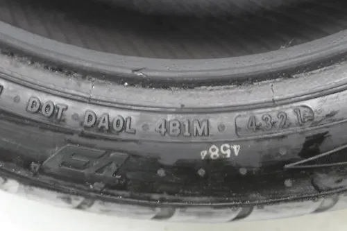 DUNLOP ELITE 4 180/60 R16 M/C 80H REAR BACK TIRE (TREAD:7/32NDS)