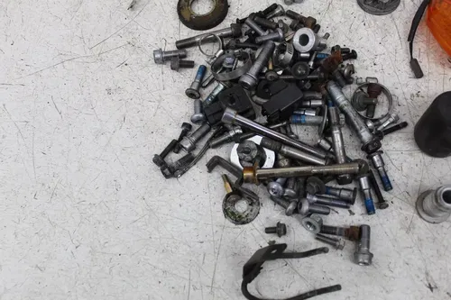 04-05 SUZUKI GSXR600 PARTS HARDWARE NUTS BOLTS AXLE TURN SIGNAL SPROCKET MIRROR