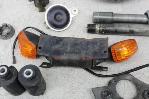 04-05 SUZUKI GSXR600 PARTS HARDWARE NUTS BOLTS AXLE TURN SIGNAL SPROCKET MIRROR