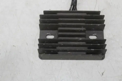 04-16 TRIUMPH THRUXTON 900 RECTIFIER VOLTAGE REGULATOR