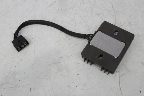 04-16 TRIUMPH THRUXTON 900 RECTIFIER VOLTAGE REGULATOR
