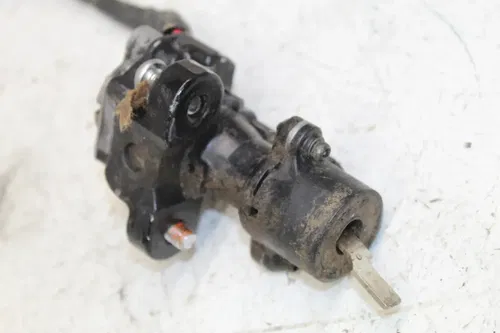 05-06 SUZUKI GSXR1000 IGNITION LOCK W KEY