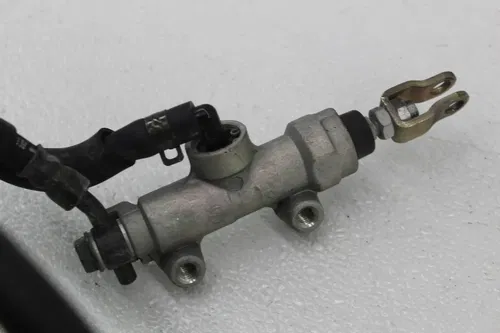 05-06 KAWASAKI NINJA ZX6R ZX636 REAR BACK BRAKE CALIPER W MOUNT MASTER CYLINDER