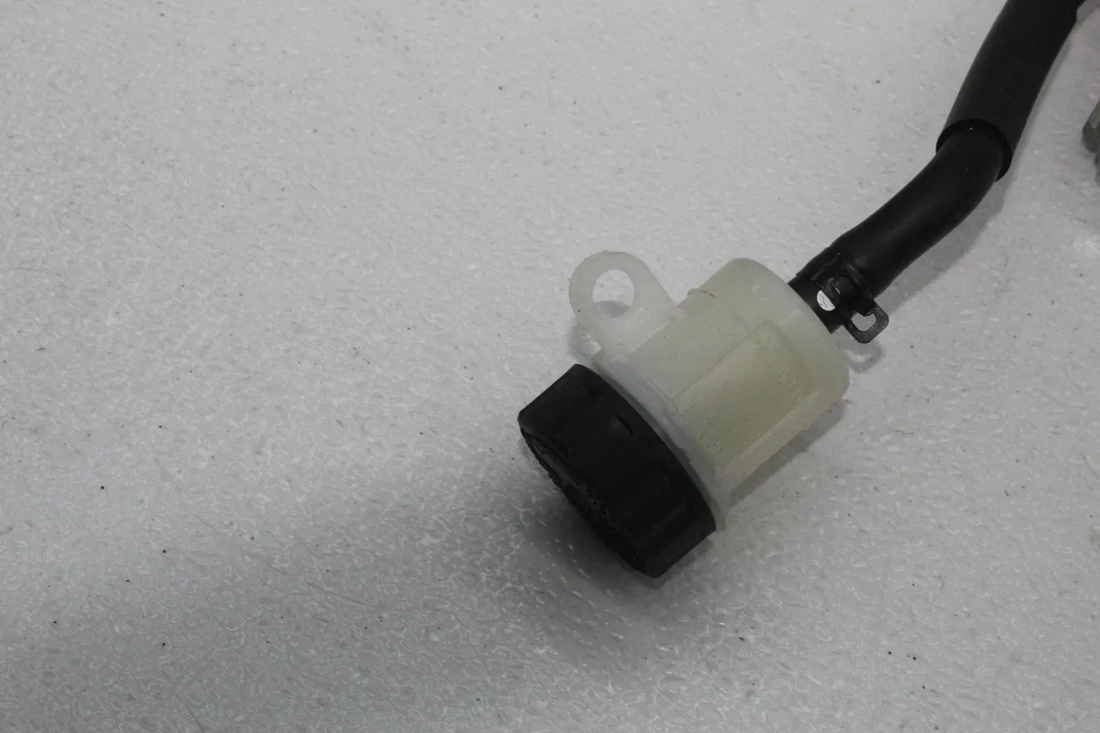 17-25 KAWASAKI Z650 ER650 REAR BACK BRAKE CALIPER MASTER CYLINDER RESERVOIR