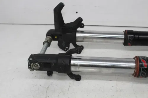 18-23 HUSQVARNA  SVARTPILEN 401 FRONT FORKS TRIPLE TREE CLAMP FORK TUBES (READ)