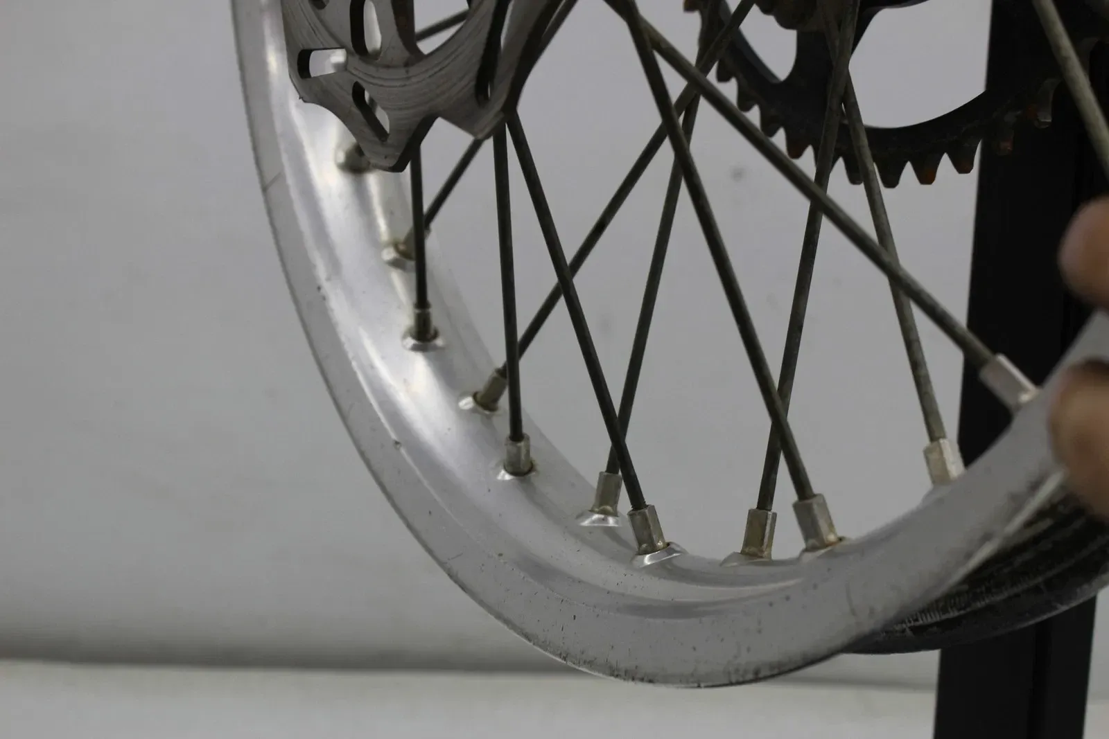 06-09 YAMAHA YZ250F REAR BACK WHEEL RIM HUB