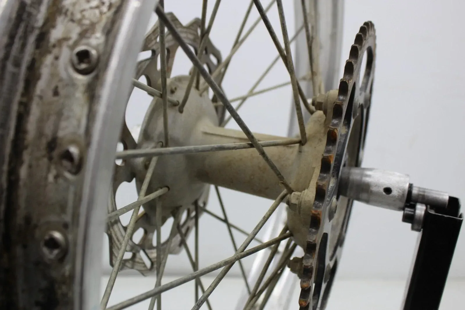 06-09 YAMAHA YZ250F REAR BACK WHEEL RIM HUB