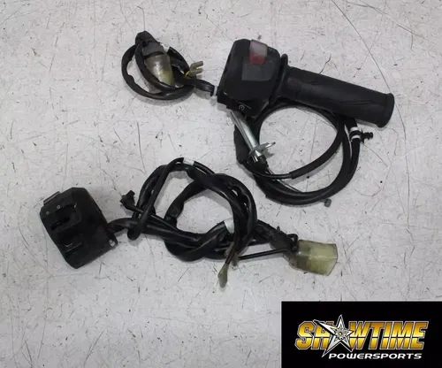 15-18 YAMAHA YZF R3 LEFT RIGHT CONTROL SWITCH SWITCHES ON OFF TURN SIGNAL (READ)