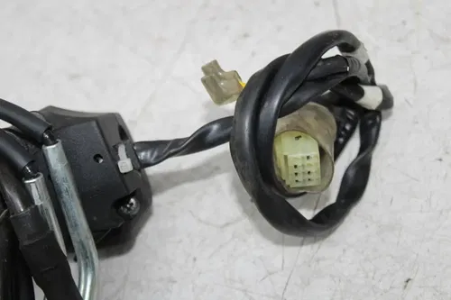 15-18 YAMAHA YZF R3 LEFT RIGHT CONTROL SWITCH SWITCHES ON OFF TURN SIGNAL (READ)