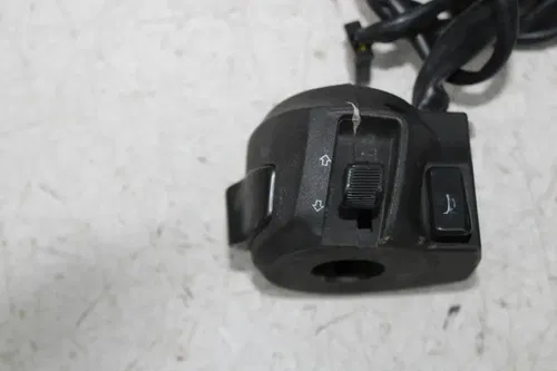 15-18 YAMAHA YZF R3 LEFT RIGHT CONTROL SWITCH SWITCHES ON OFF TURN SIGNAL (READ)