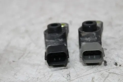 19 KAWASAKI NINJA 1000 TPS THROTTLE POSITION SENSOR PAIR