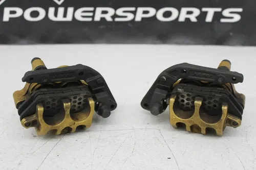 09-12 TRIUMPH STREET TRIPLE 675 RIGHT LEFT FRONT BRAKE CALIPER SET PAIR CALIPERS