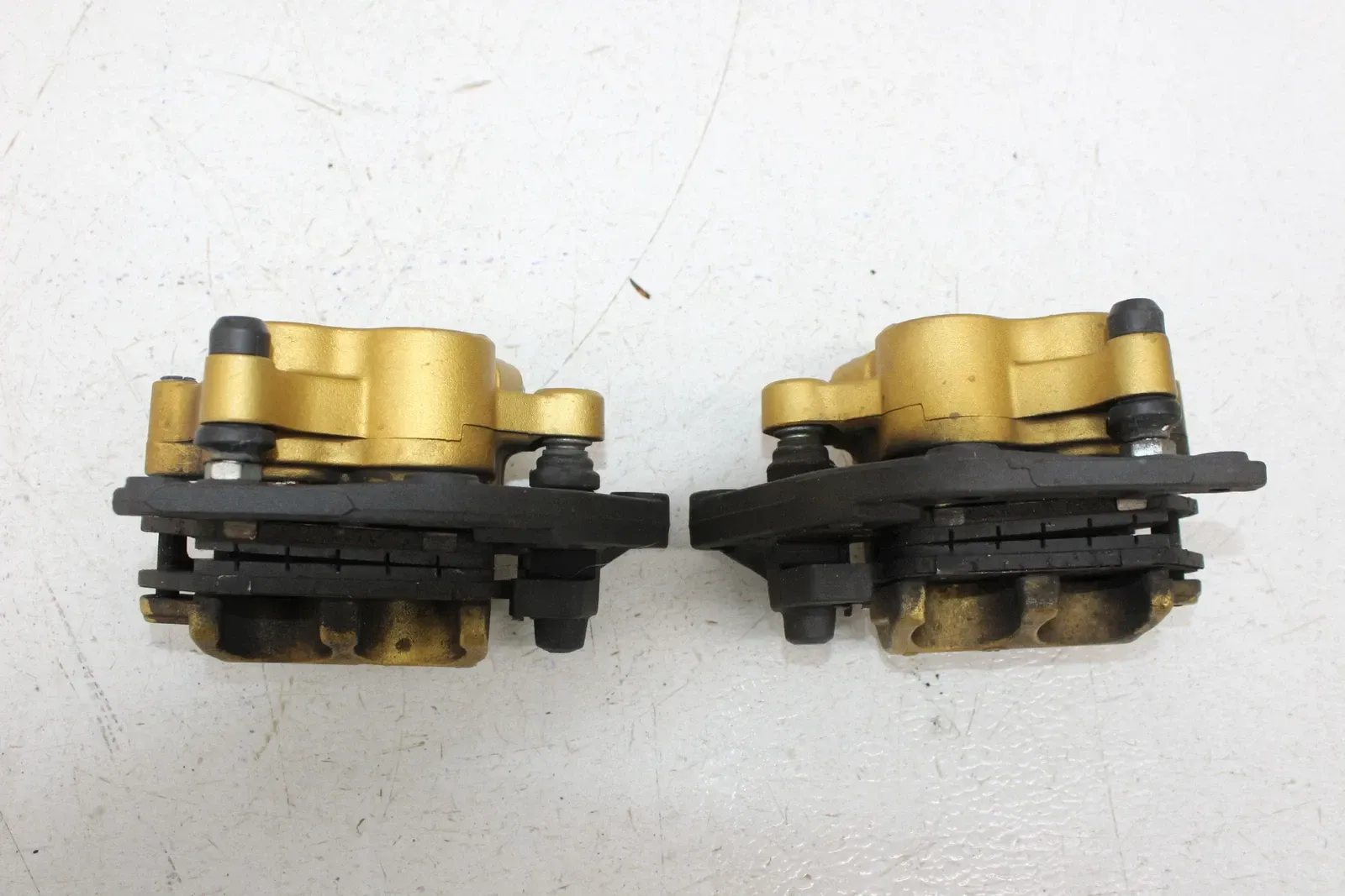 09-12 TRIUMPH STREET TRIPLE 675 RIGHT LEFT FRONT BRAKE CALIPER SET PAIR CALIPERS