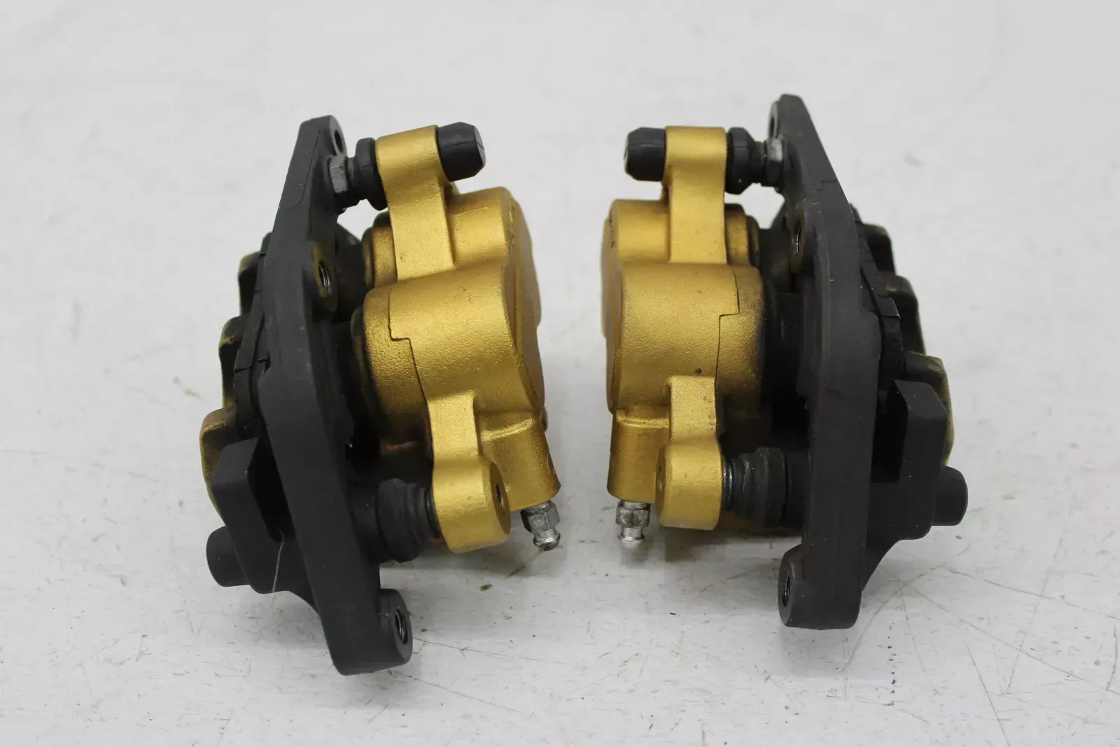 09-12 TRIUMPH STREET TRIPLE 675 RIGHT LEFT FRONT BRAKE CALIPER SET PAIR CALIPERS