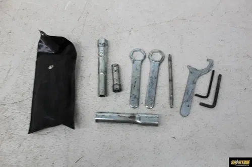 05-09 SUZUKI BOULEVARD C50 STOCK TOOLS OEM TOOL BAG KIT SET
