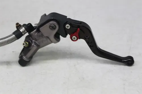 2005 R6 YAMAHA YZF R6 FRONT BRAKE MASTER CYLINDER RESERVOIR BREMBO