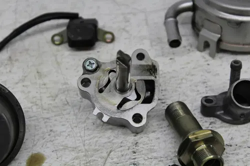 01-06 HONDA CBR600F4I CBR 600 F4I ENGINE PARTS HARDWARE NUTS BOLTS CHAIN GUIDE
