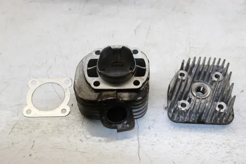 01 YAMAHA YJ50 VINO ATHENA ENGINE MOTOR CYLINDER HEAD