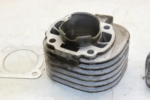 01 YAMAHA YJ50 VINO ATHENA ENGINE MOTOR CYLINDER HEAD