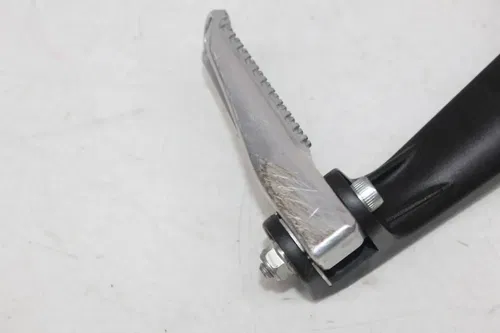 20-24 Yamaha Yzf R1 right rear back passenger foot peg bracket mount (read)