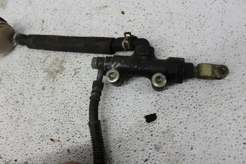 1986 KAWASAKI NINJA 600R ZX600A REAR BRAKE CALIPER MASTER REARSET