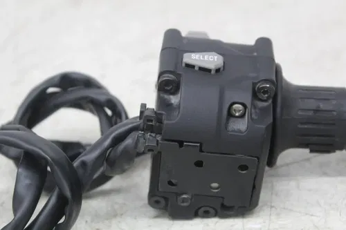 24 KAWASAKI NINJA ZX4R RIGHT CLIP ON HANDLE KILL START SWITCH SWITCHES (READ)