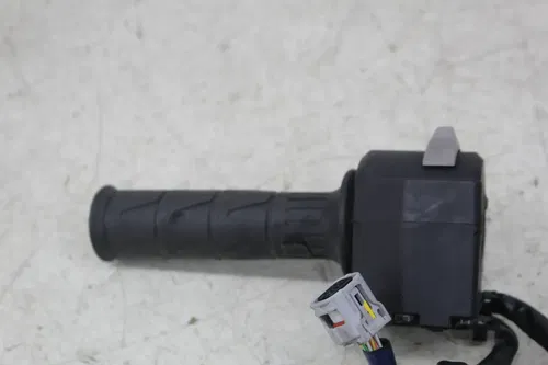 24 KAWASAKI NINJA ZX4R RIGHT CLIP ON HANDLE KILL START SWITCH SWITCHES (READ)