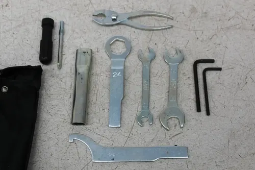 19-23 KAWASAKI Z400 ER400 ABS STOCK TOOLS OEM TOOL BAG KIT SET