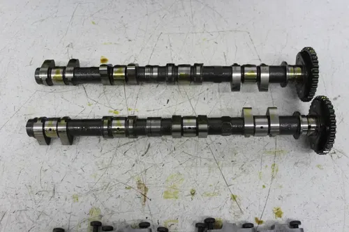 04 TRIUMPH DAYTONA 600 ENGINE TOP END CYLINDER HEAD CAMS VALVES COVER
