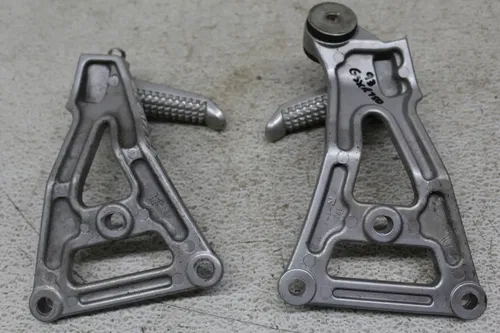 1993 SUZUKI GSXR750 REAR BACK PASSENGER PEG SET PAIR