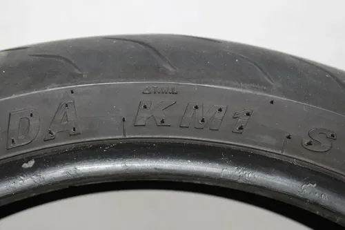 KENDA KM1 ST ROAD 120/70 ZR17 M/C (58W) FONT TIRE (TREAD:4/32NDS)