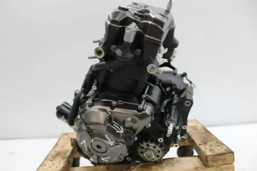 18 YAMAHA XSR700 ENGINE MOTOR CYLINDER HEAD CASES CRANK TRANSMISSION RUNNER