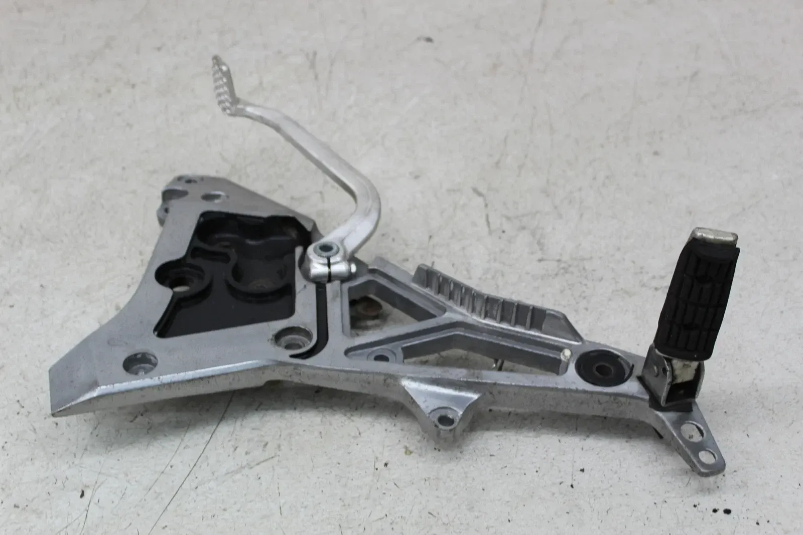 86-87 YAMAHA FJ1200 LEFT RIGHT REAR BACK PASSENGER PEG SET PAIR MOUNT