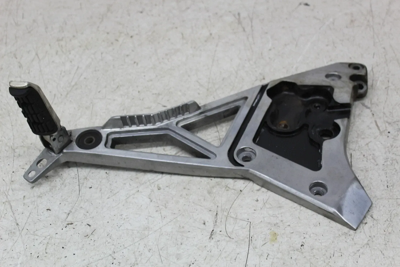 86-87 YAMAHA FJ1200 LEFT RIGHT REAR BACK PASSENGER PEG SET PAIR MOUNT