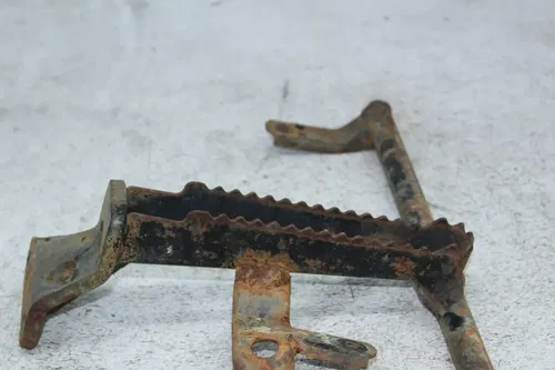 03-07 SUZUKI EIGER 400 LTA400F 4X4 AUTO LEFT RIGHT FOOTWELL SUPPORT BRACKETS