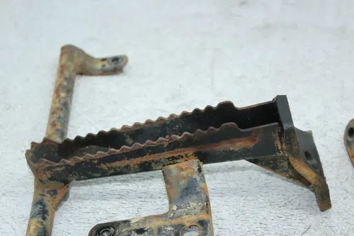 03-07 SUZUKI EIGER 400 LTA400F 4X4 AUTO LEFT RIGHT FOOTWELL SUPPORT BRACKETS
