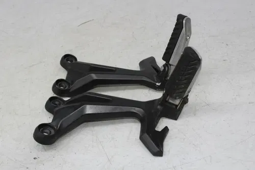 17-25 KAWASAKI Z650 ER650 LEFT RIGHT REAR BACK PASSENGER PEG SET PAIR