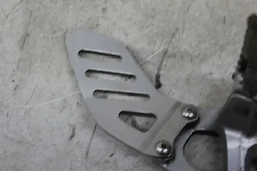 06-07 SUZUKI GSXR750 LEFT REARSET REAR SET DRIVER FOOT PEG REST STOP