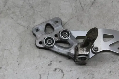 06-07 SUZUKI GSXR750 LEFT REARSET REAR SET DRIVER FOOT PEG REST STOP