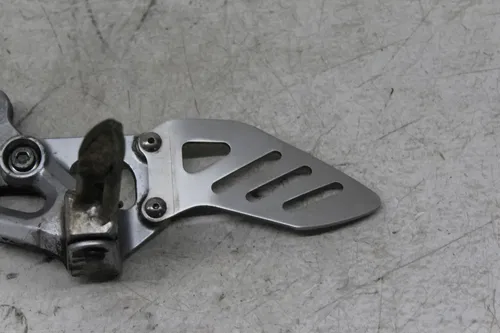 06-07 SUZUKI GSXR750 LEFT REARSET REAR SET DRIVER FOOT PEG REST STOP