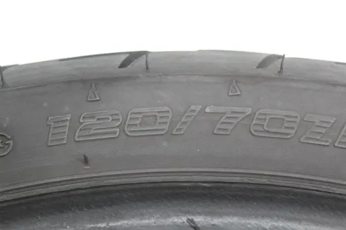 SHINKO 120/70 ZR17 M/C 58W F009RR FRONT TIRE (TREAD:4/32NDS)