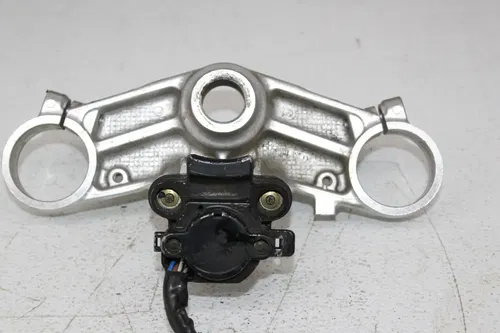 2000 KAWASAKI NINJA ZX6 ZX600E FORKS UPPER TRIPLE TREE IGNITION NO KEY