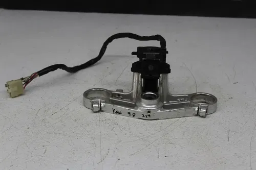 2000 KAWASAKI NINJA ZX6 ZX600E FORKS UPPER TRIPLE TREE IGNITION NO KEY