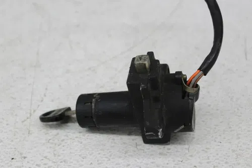 81-82 SUZUKI GS650E IGNITION LOCK W KEY