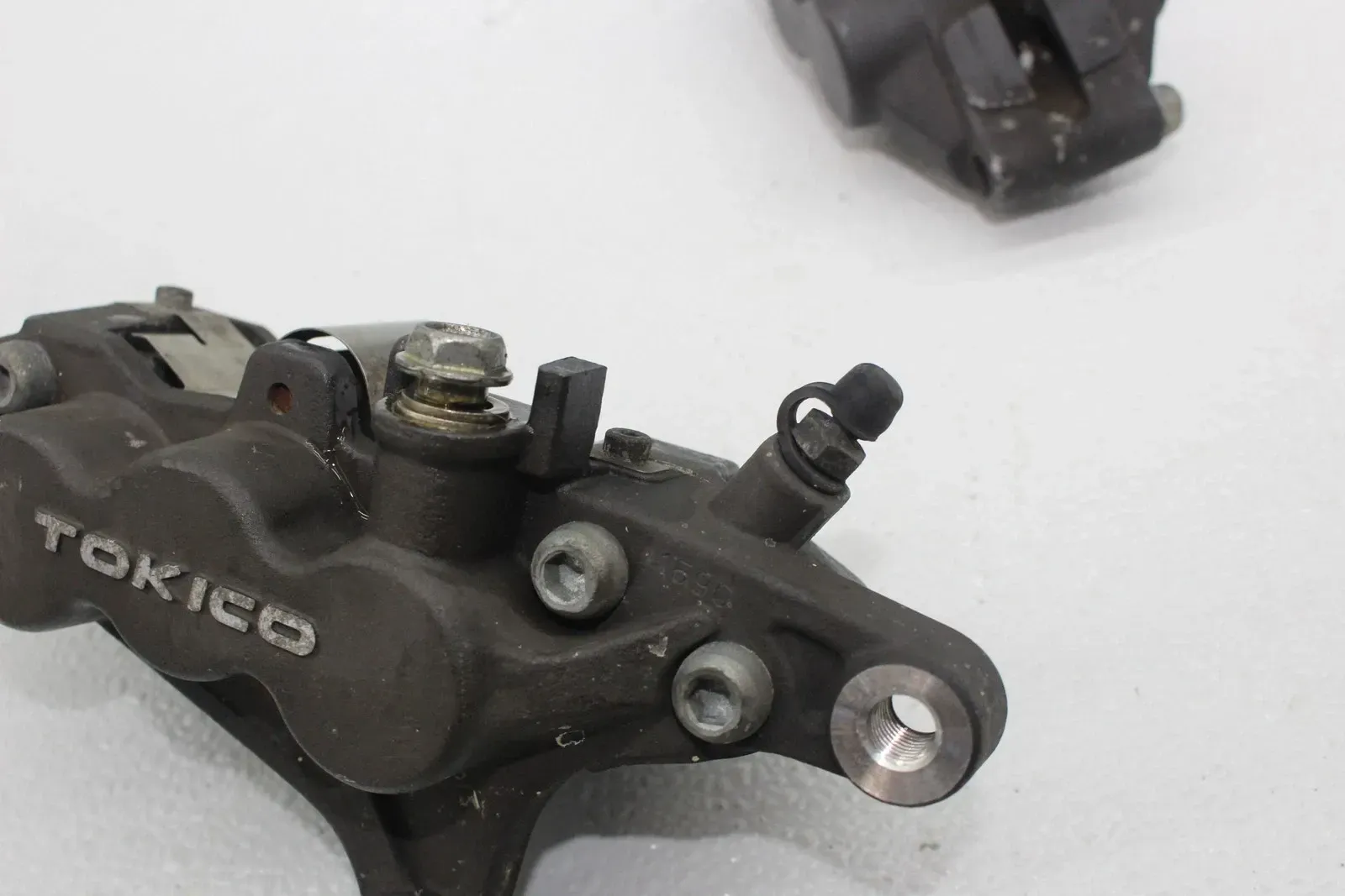 96-03 KAWASAKI NINJA ZX7R TOKICO RIGHT LEFT FRONT BRAKE CALIPER SET PAIR CALIPER