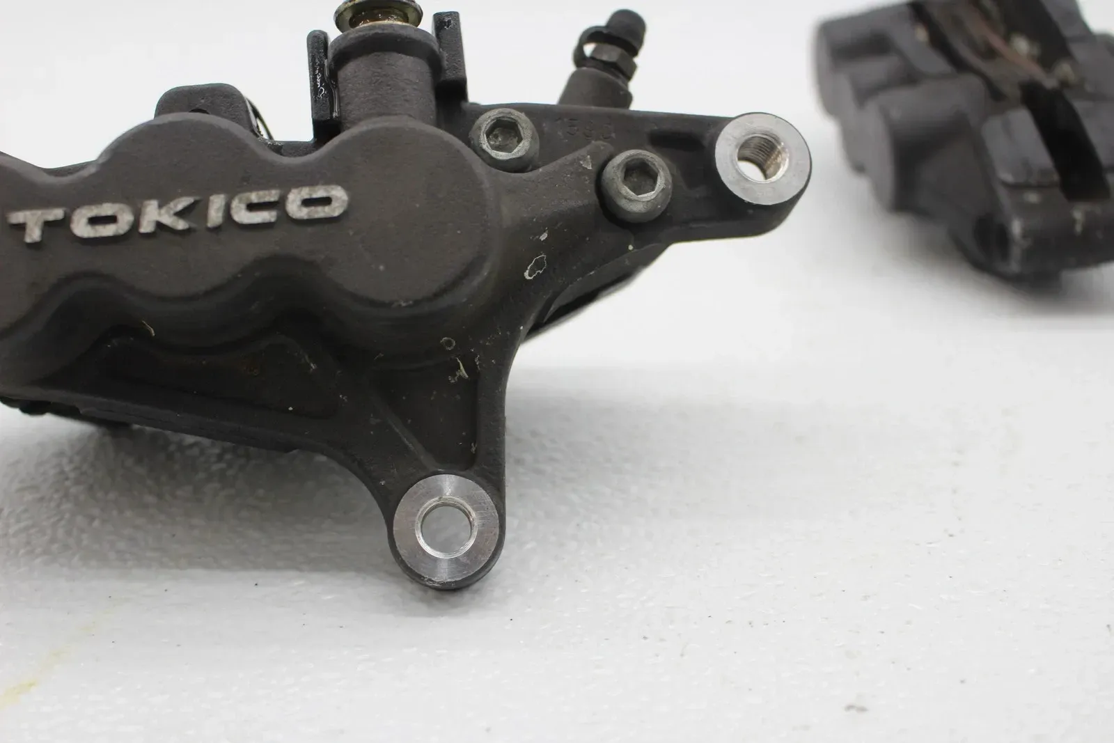 96-03 KAWASAKI NINJA ZX7R TOKICO RIGHT LEFT FRONT BRAKE CALIPER SET PAIR CALIPER