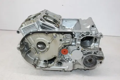 1986 SUZUKI INTRUDER 700 VS700GLEP GLE ENGINE MOTOR CRANKCASE CRANK CASES BLOCK