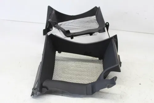 09 CAN-AM SPYDER RS SE5 ENGINE RADIATER SHROUD